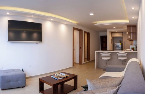 Quito Apartment | Suite de Lujo con 3 camas en centro comercial