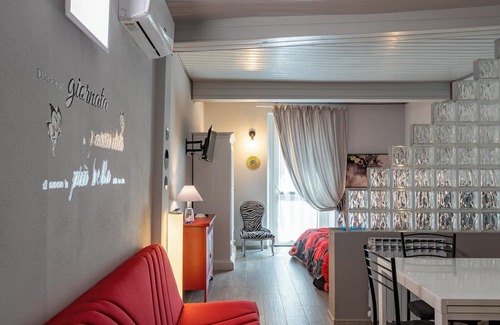 Piazza Apartment | Homerez - Studio, city center, view
