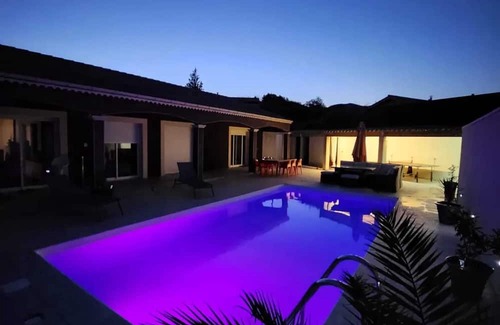 Beaufort-sur-Gervanne Villa | Homerez - Villa in Beaufort-sur-Gervanne
