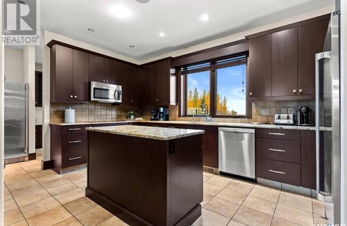 Emerald Park House | Luxury Gated Estate Home