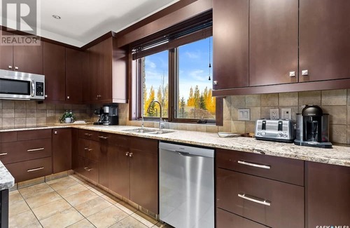 Emerald Park House | Luxury Gated Estate Home