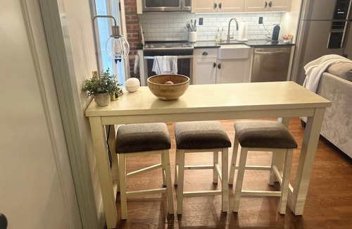 Bedford-Stuyvesant Apartment | Modern three bedroom retreat
