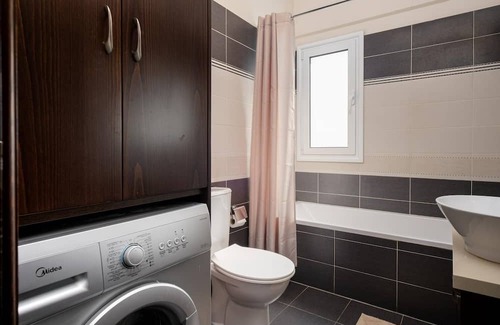 Kato Polemidia Apartment | Andia Court I - Two Bedroom Apartment, Sleeps 4