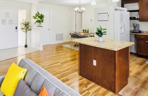 Palm Harbor House | Modern Home with Pool Paradise 10 min from Beach!
