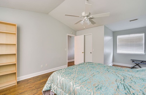 Carrollwood House | Pet-Friendly Tampa Escape - 7 Mi to Busch Gardens!