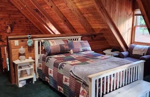 West End Cabin | Log cabin on 35 acres with hot tub and pool available for the 2024 US Open.