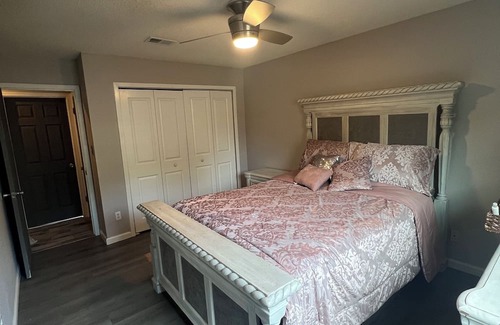 Brent House | Luxury, Centrally Located Family Retreat home!