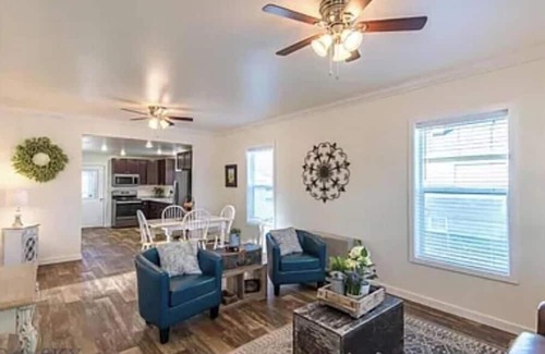 Townsend House | Fishing Cottage- 10 minutes to Canyon Ferry Lake. Family and Pet Friendly