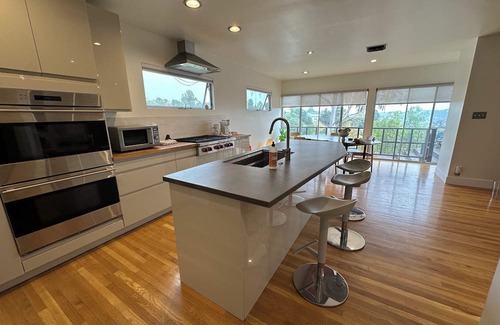 Eagle Rock House | Highland Park Designer Home with Massive deck & stunning views. Pet Friendly!