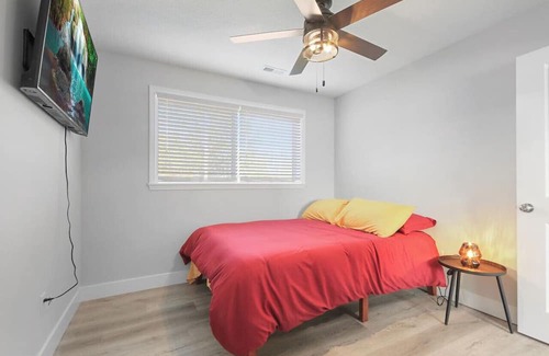 Columbia Apartment | GroovyGetaway: king suites, sleeps 8, dog friendly