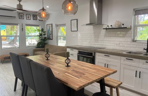 East End House | Rustic 3 bedroom beach house, superb location