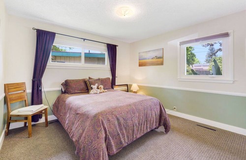 West Sacramento House | Spacious, well-appointed home with private oasis backyard. Centrally located.