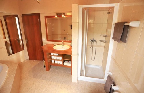 Pico Island House | The Blue Eden - Double Bedroom With Ocean View