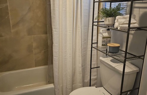 East End Apartment | Charming apaertment near Yale Hosp/Bridgeport
