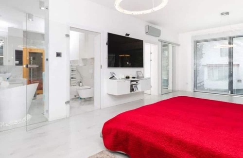 Zwierzyniec Villa | Luxury Villa Near Krakow Center: Premium Comfort, Unlimited Drinks!
