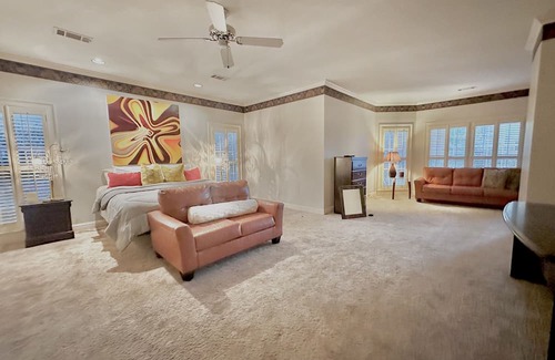 Gunter Afs House | Family & Pet Friendly Retreat