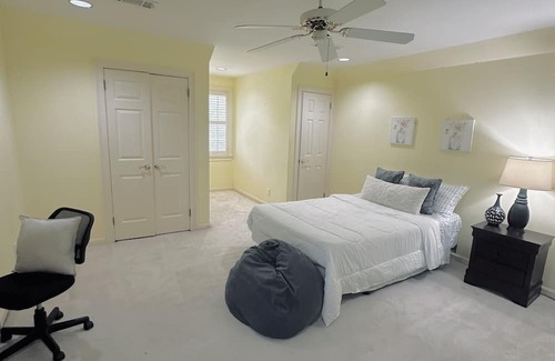 Gunter Afs House | Family & Pet Friendly Retreat