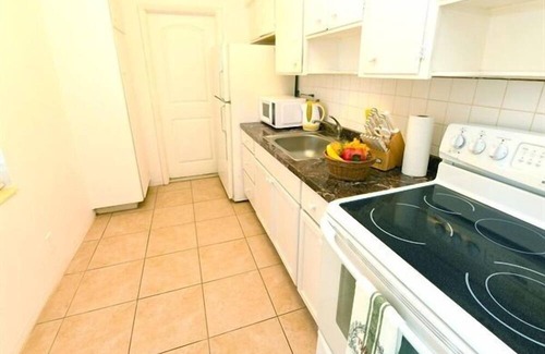 Poinciana Park Apartment | 1 bdr Apartment | Beach 6min | Downtown 4min