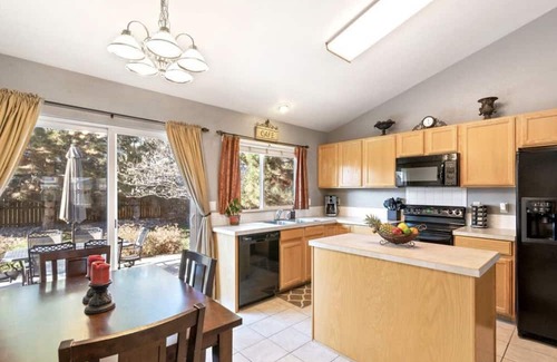 Windsor House | Family home close to the Rocky’s