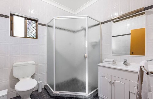 Robertson House | 1 Bedroom Comfy Unit Sleep 3 close to mall and bus