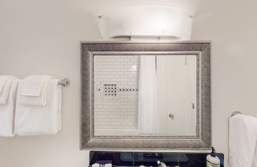 Shoreline House | Dog-friendly lake view getaway with a full kitchen, sunroom