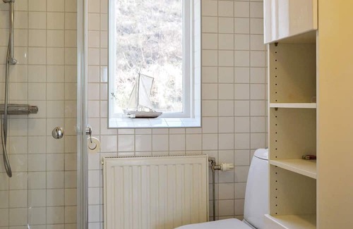Tviklippan House | 8 person holiday home in HJÄLTEVAD