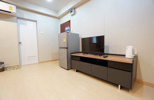 Samran Rat Apartment | Best & Cheap private room near Khaosan/Chinatown 5 mins to MRT Samyot (409)