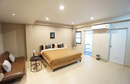 Samran Rat Apartment | Best & Cheap private room near Khaosan/Chinatown 5 mins to MRT Samyot (409)