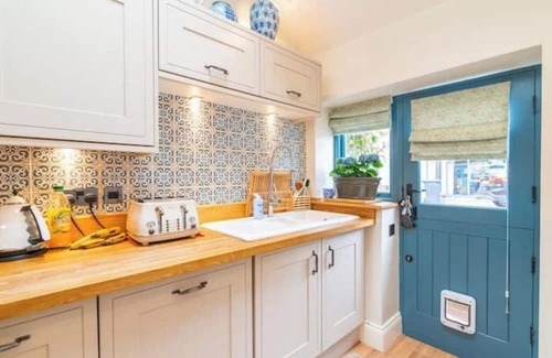 Rastrick House | Beautiful country cottage renovated close to Dales