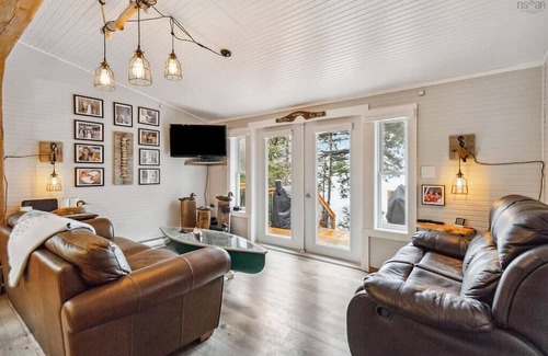 Queens Cottage | Lakefront cottage with sandy beach, great decks, beautiful sunrise.