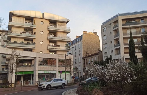 Puteaux Apartment | Petite Touche Douceur - Studio Avec Parking et Terrasse