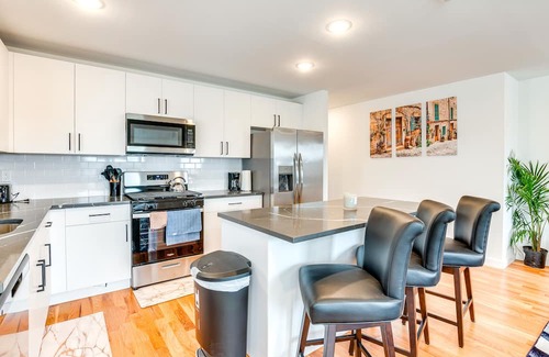 Elizabeth Apartment | Modern Elizabeth Apartment ~ 1 Mi to Train Station