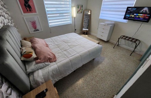 Clearwater Apartment | Newly Renovated Place 8 Min from CLWR Beach!