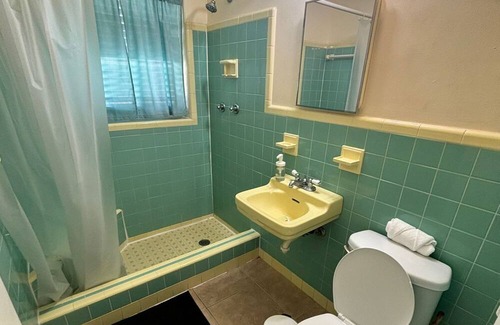 Poinciana Park Apartment | ★ 1 bed Apartment | Beach 6min | Downtown 4min ★
