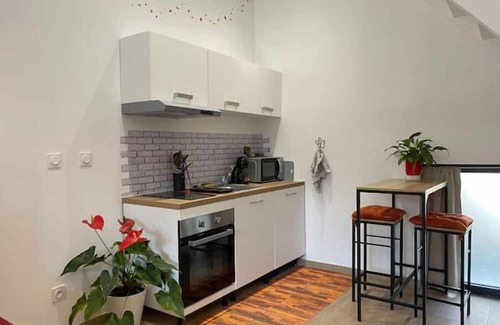 Egly Apartment | Studio Avec Jacuzzi au Calme