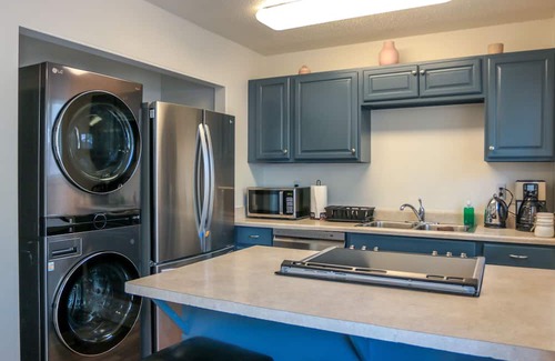 South Tabor House | Charming Entire House + Parking
