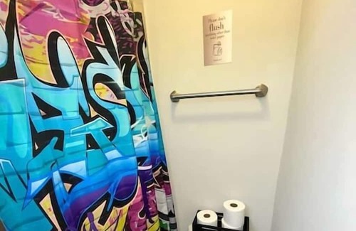 Wynwood Art District House | Cozy & Colorful Miami Art Canvas w/HotTub & Murals