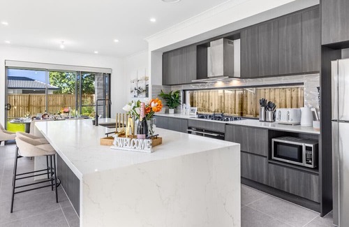 Sunnybank Hills House | 2024 Brand-new 5BR Comfort House in SunnybankHills