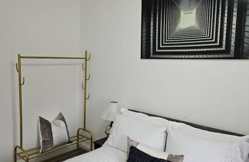 Droylsden House | Captivating 2-Bed House in Manchester