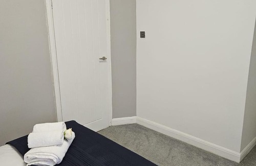 Droylsden House | Captivating 2-Bed House in Manchester