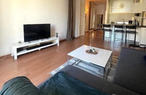 Quartier Chorier-Berriat Apartment | Le Filmophile Spacieux Avec 2 Balcons et Garage Privé