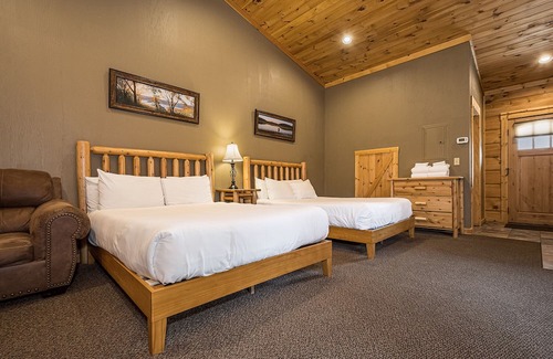 McHenry Cabin | Lakefront Cabin 3-Hot Tub, Dog Friendly