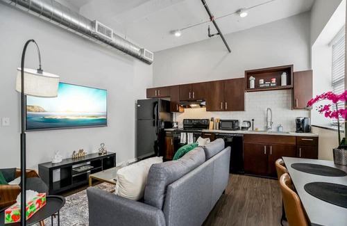 Downtown Kansas City Apartment | Modern Style in Downtown KC | 1 BD Apt, 2 Queen