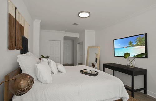 Mid Beach Apartment | 2 bedroom accommodation in Miami Beach
