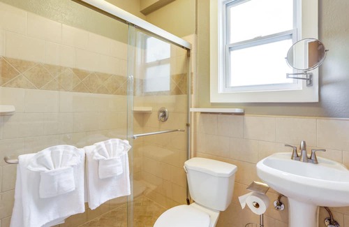 St. Petersburg - Clearwater Apartment | Chic St Petersburg Studio in Artsy Downtown!