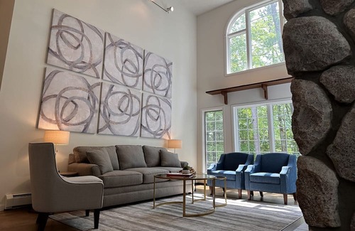 Mayfield House | Woodland Hill's Charming 7BDR Home