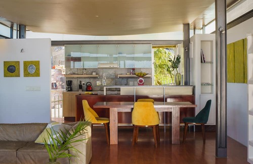 Green Point Villa | Cape Town Yellow 💛 lifestyle with Sea Views!