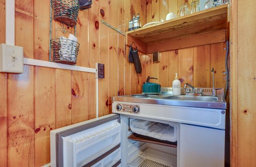 Weirs Beach Apartment | Rustic Laconia Studio Cabin ~ 2 Mi to Weirs Beach!