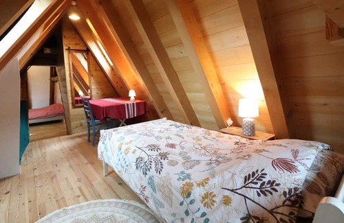 Saint-Martin-Valmeroux Cottage | Gite Saint-Martin-Valmeroux, 3 bedrooms, 8 persons