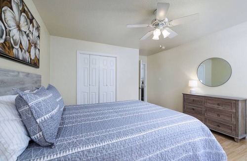 Montgomery House | Cozy Retreat Haven: The Perfect 2bed/1bath in beautiful Montgomery, Tx
